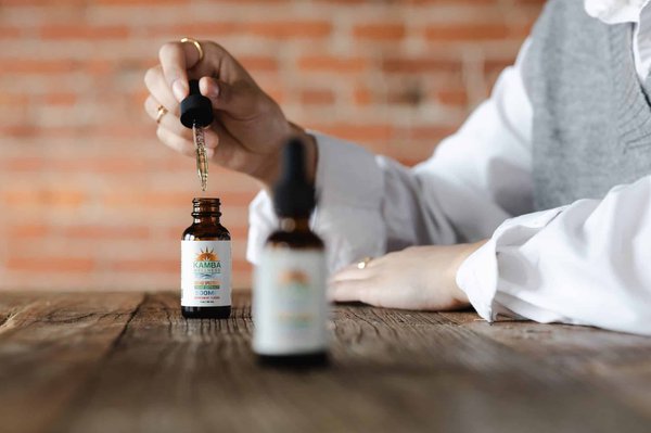 Bien prendre l’huile de CBD :  dosage et administration