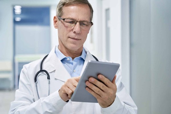Quels sont les services offerts par les plateformes de gestion pour les professionnels de santé ?