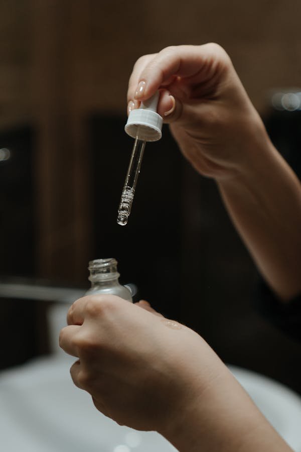 L'acide salicylique : l'allié des peaux grasses et acnéiques